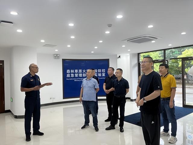 成都邦耐环保集团领导在中国消防救援学院考察交流