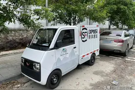 新车 | 顺丰快递投用，五菱E10货运四轮车最新谍照，为小哥挡风遮雨图片