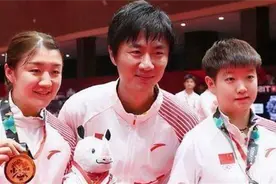 国乒教练黄海诚冷落孙颖莎，跟队频率低于10次，执教能力受质疑图片