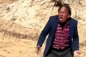 当代“愚公”孙国友种万亩荒沙滩，水源却被截断，无奈跪地求水图片