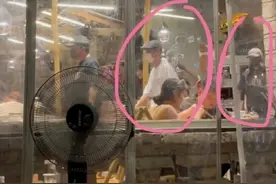 鹿晗关晓彤合体庆生，男方驼背严重，与身姿挺拔的晓彤对比强烈图片