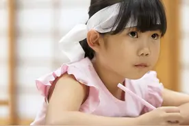 别让“鸡你太美”毁掉孩子！男孩名字带“坤”被喊鸡哥，导致抑郁图片