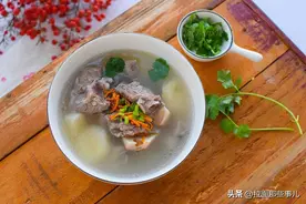 炖骨汤时，“清汤”和“白汤”区别大，很多人不懂，看完别再乱炖图片