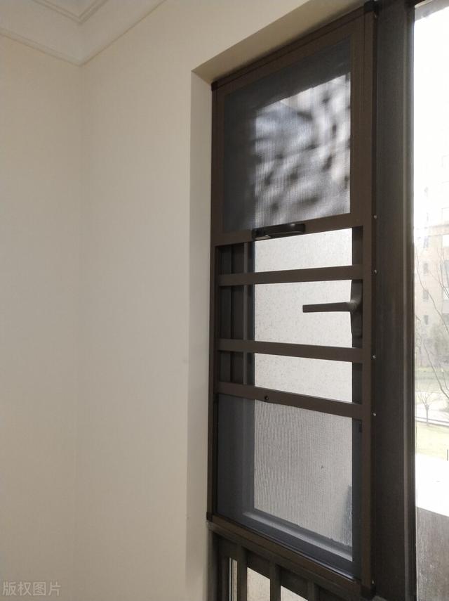 换了2次纱窗，我终于明白了200元金刚网和100元高透网的区别