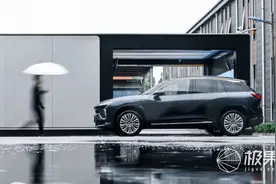 蔚来换电这事儿靠谱吗？车主：换电三分钟，排队一小时图片