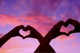 男人熟睡后，不自觉的几个“动作”，那说明爱你入骨入髄。图片