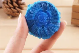 卫生间“蓝泡泡”要慎用？有人一月多交10吨水费，有人差点换马桶图片