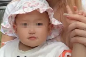 李雨婵实名举报黄一鸣后,网友又发现闪闪"牙齿反颌",随谁一目了然图片