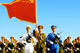 21年前王伟撞机牺牲，战友亲眼目睹了全过程，为何却没有反击？图片