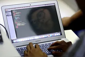 工作没少做，薪资打对折？居家办公面临“花式”降薪图片