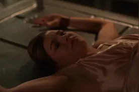 漂亮女孩爱慕虚荣，被富豪绑架做成瓷娃娃，最终沦为玩物，电影图片