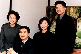 2009年韩国前总统卢武铉自杀后，儿子前往中国发展，女儿被捕入狱图片