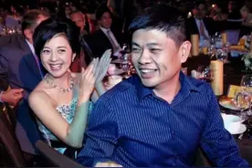 富豪丁健:爱上前央视主持人,给原配一亿分手费后离婚,孩子归前妻图片