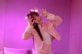 李小璐情人节穿超短裙热舞 扭腰摆臀娇俏可爱图片