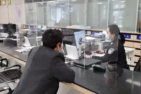 延时服务、网上办、自助办 武汉公安春节政务服务“不打烊”图片