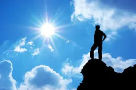 俗语“人到四十五，正是出山虎”，过来人的忠告，中年人应该看看图片