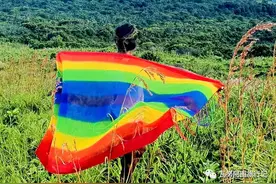 观点：上帝信仰和彩虹族群的战争图片