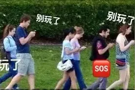 边走路边看手机的人，到底是怎么毁了整条路的交通的？图片