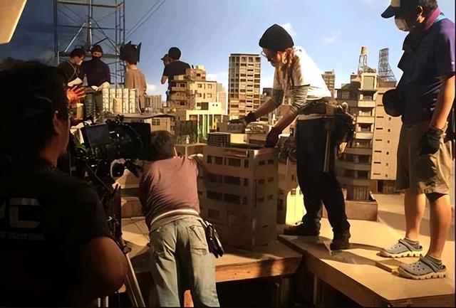 奥特曼和铠甲勇士哪个更厉害？