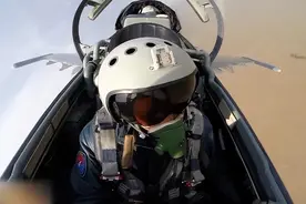 生死一线！歼20四次与外机缠斗，飞行员直接撞向敌机！过程太惊险图片