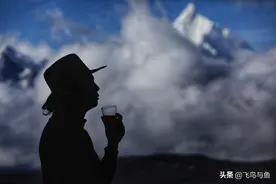 出去旅行如何拍摄自己和远景做头像图片