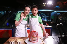 王艳儿子球球在节目中透露：我家有10个保姆，7个专门伺候我图片