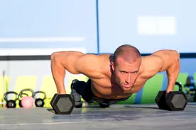 长期坚持深蹲、俯卧撑，你会收获哪些益处？如何定制训练计划？图片