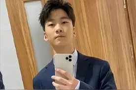 张亮儿子天天与女友亲密照曝光，张亮回应：谴责网暴小孩的网友图片