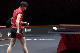 心疼！王曼昱爆冷被剃光头后，谁注意她的举动：确实有差距图片