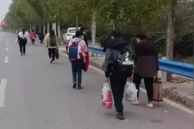 富士康再现返乡潮，这次没有街边群众送吃喝，善心被消磨人祸乱象图片