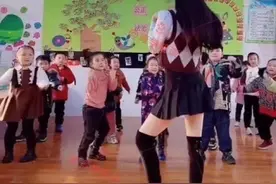 “扭胯热舞”江苏女子被质疑“幼师媛”，家长不满被狂怼？图片