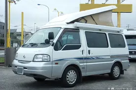 日产面包改装露营房车，升顶设计两张床位，小厨房大沙发成本低图片