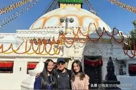 李连杰一家游尼泊尔，当地静修六天，晚年与佛结缘一颗天珠上亿！图片