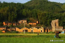 “门口放3石，人丁兴又旺”，农村家庭门口放石头，你可知用意？图片