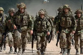 30万大军最高战备，老美集结战争机器，不许北约陷入颓势。图片