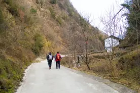 在秦岭干沟这样的山沟里，人的日子变得很简单，只剩下生存和繁衍图片