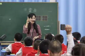 山东一老师发文称，降薪后到手只有3500元，想辞职又舍不得寒暑假图片