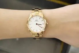 你问我什么能彰显魅力，我会说DW钢带女士手表你值得拥有图片