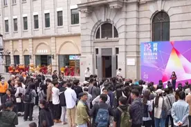 大学生毕业展开到江汉路 全国首台3D打印真人建模设备亮相图片