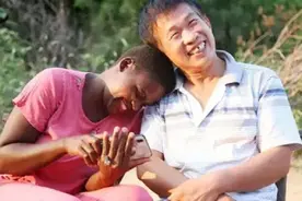 2015年，一河南小伙带着非洲媳妇回国，6年过去了，过得还好吗？图片