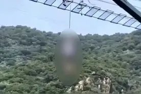 步步惊心！一天两起游客高空坠落事故，一死一伤图片