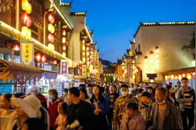 媒体聚焦，上饶五一假期旅游市场火爆持续……图片