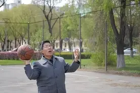 2000年，57岁大叔移植26岁小伙的心脏后，性情大变，梦到被人追杀图片