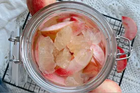 教你自制桃子酒，高颜值口感好，留住夏天的味道，好喝不醉人图片