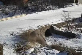 1辆、2辆……河北一桥头25天7辆车翻同一沟里，当地回应来了图片