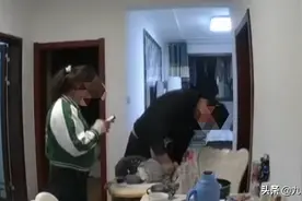 安徽巢湖一男子掌掴、手掐婴儿，警方：已介入调查，将依法处置图片