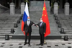 中国需提前打算？若俄战败解体，700万平方公里土地要不要拿？图片