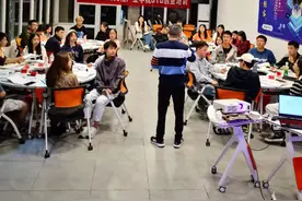 张学峰，人生警告，4个字，不准创业，千万不要创业。图片