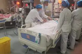 致敬医护：救死扶伤不分节假日，每年春节几乎都在医院度过图片