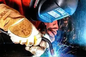 在澳洲做电焊工一年收入多少图片